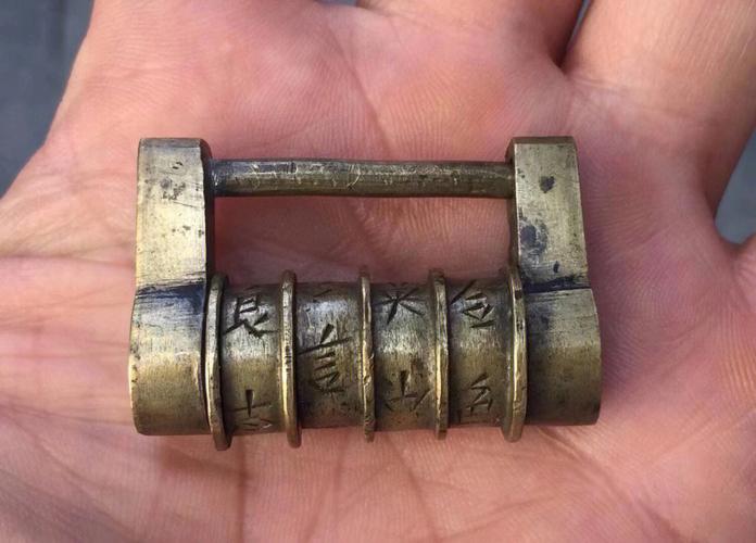 古代铜锁-古代铜锁值多少钱一个