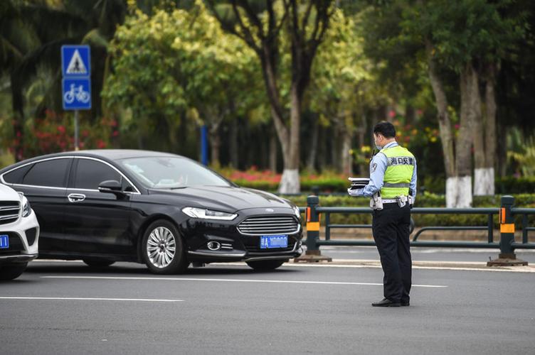 默哀为什么汽车鸣笛（默哀为什么汽车要鸣笛）
