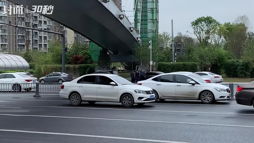 默哀汽车为什么鸣笛（默哀三分钟汽车为什么要鸣笛）